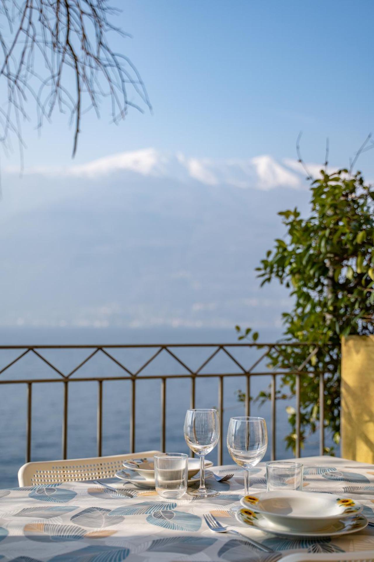 Il Glicine Sul Lago - Wisteria On The Lake Bellano Exterior foto